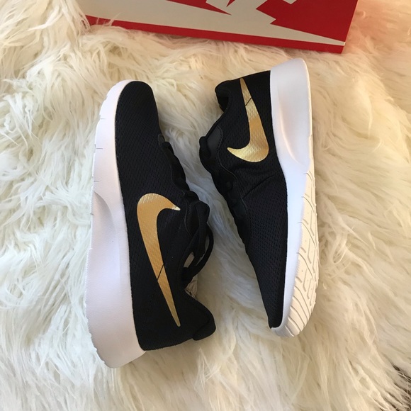 NIB Nike Tanjun Big Kid’s Sneaker - Picture 6 of 8